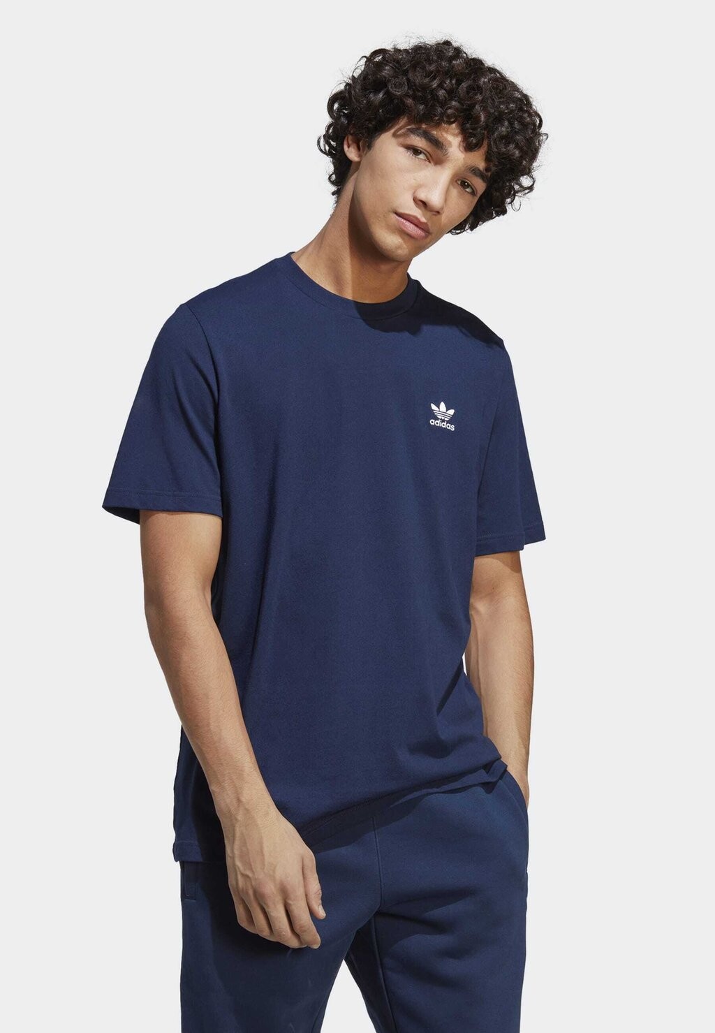

Базовая футболка adidas Originals