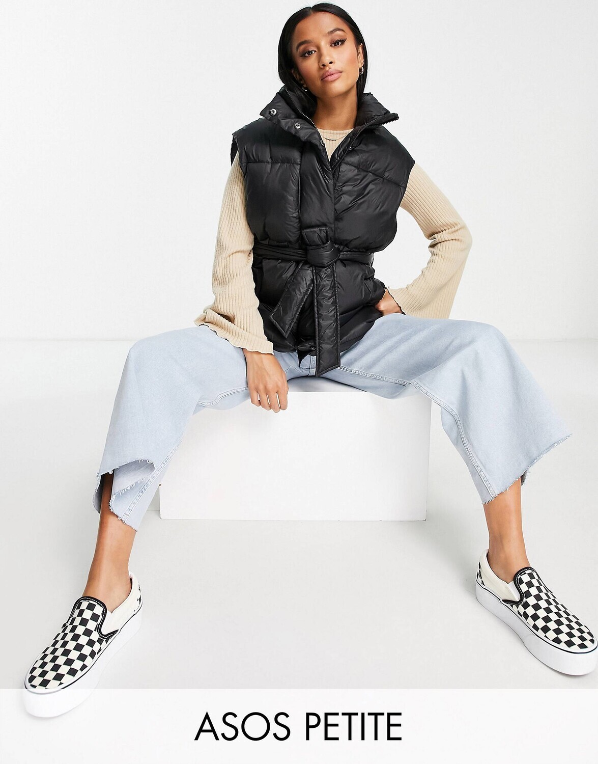 

Черная пуховая куртка с поясом ASOS DESIGN Petite