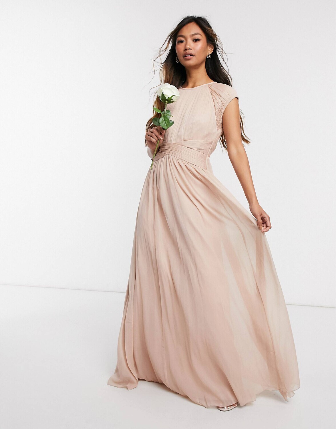

Платье макси ASOS DESIGN Bridesmaid со сборками на лифе и короткими рукавами
