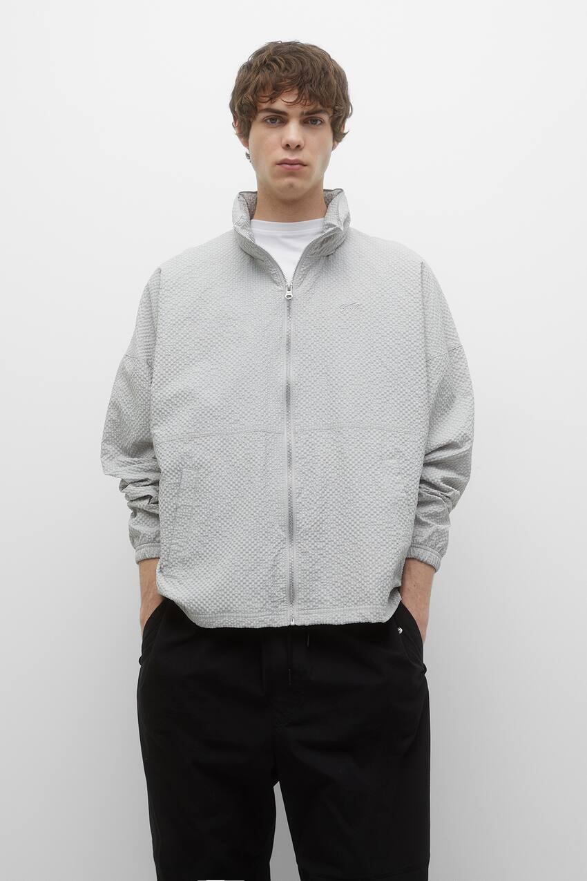 

Куртка STWD из сирсакера Pull&Bear, жемчужно-серый