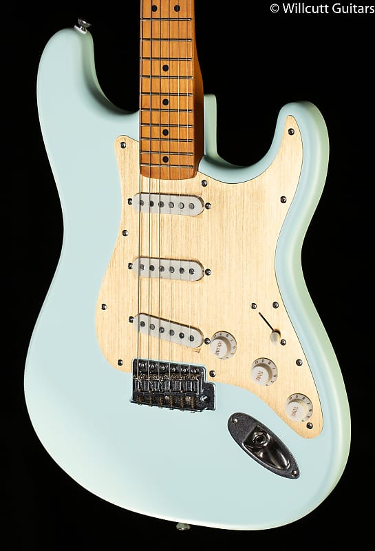 цена Squier 40th Anniversary Stratocaster Vintage Edition Кленовый гриф Satin Sonic Blue (624) Squier 40th Anniversary Stratocaster Edition Maple Fingerboard (624)