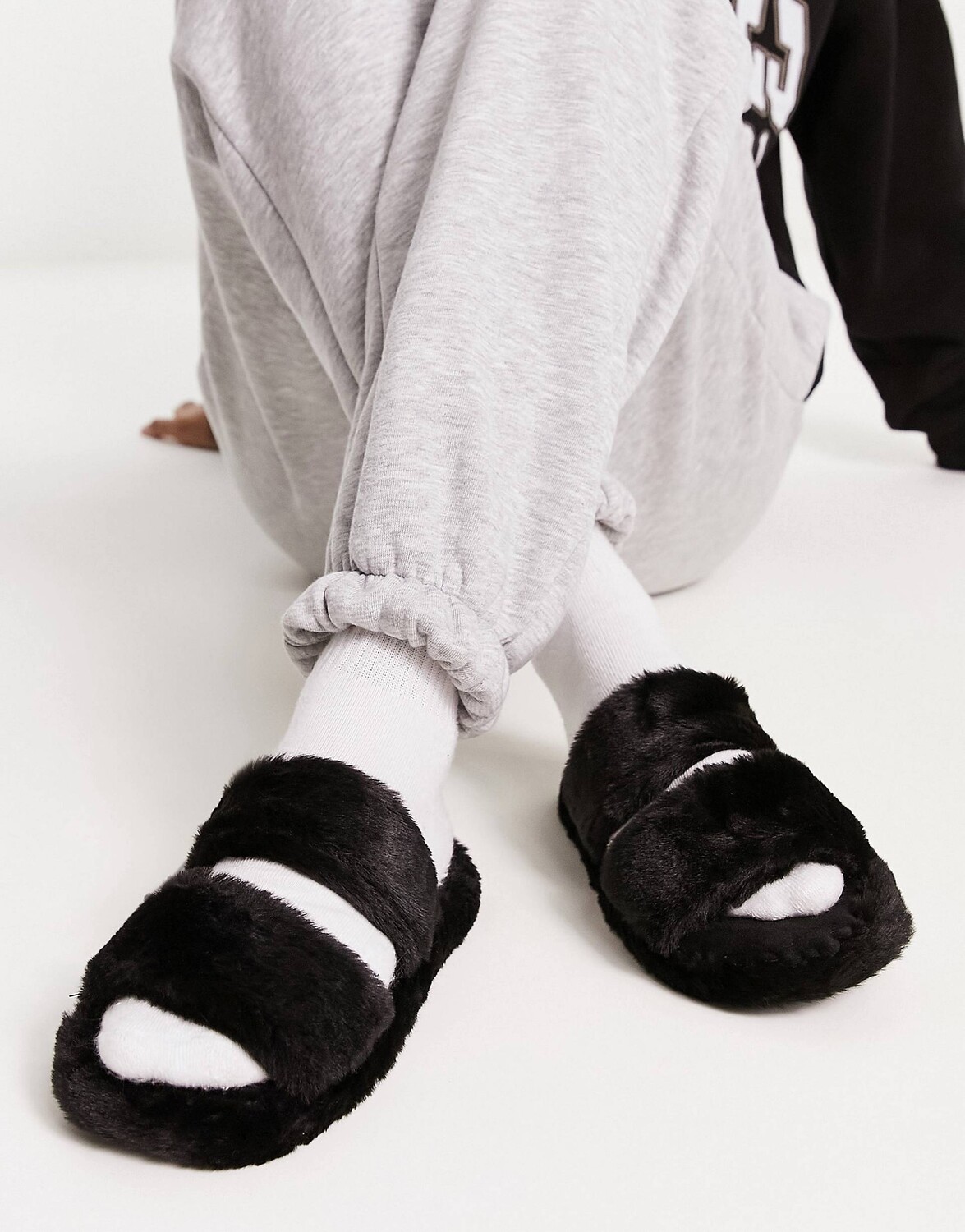 

Черные шлепанцы с двумя ремешками ASOS DESIGN Zion
