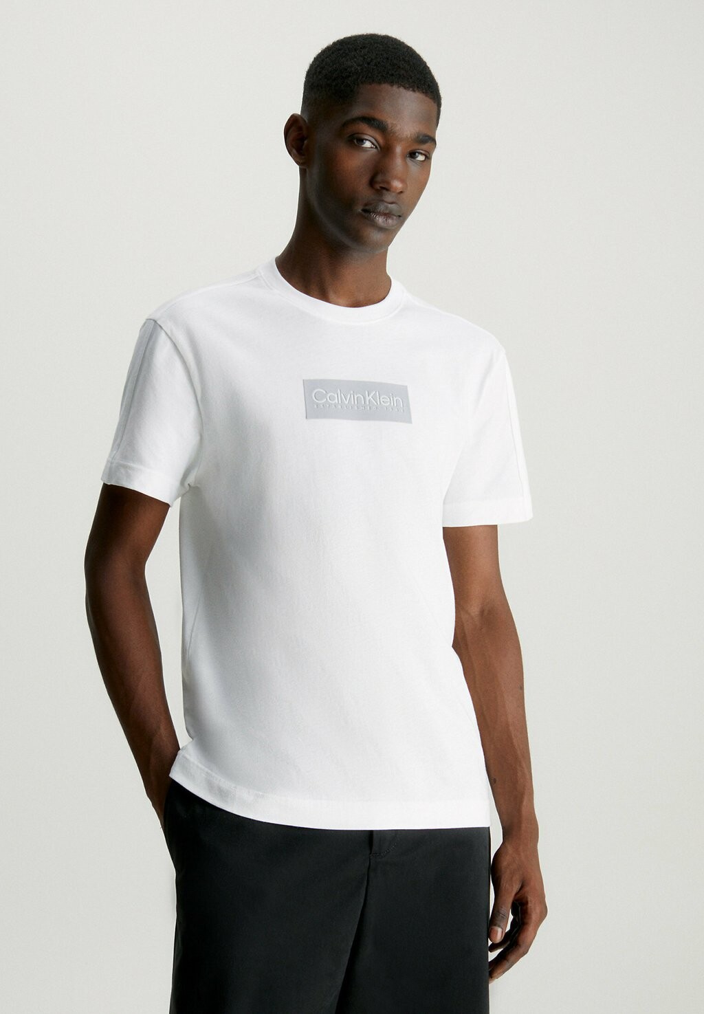 

Футболка с принтом Calvin Klein, цвет white