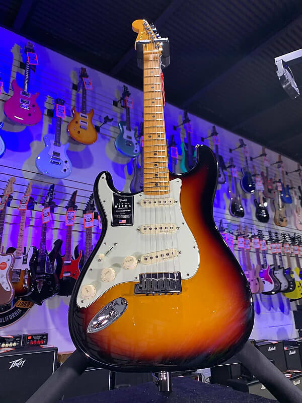

Гитара Fender American Ultra Stratocaster для левшей, коричневый/белый