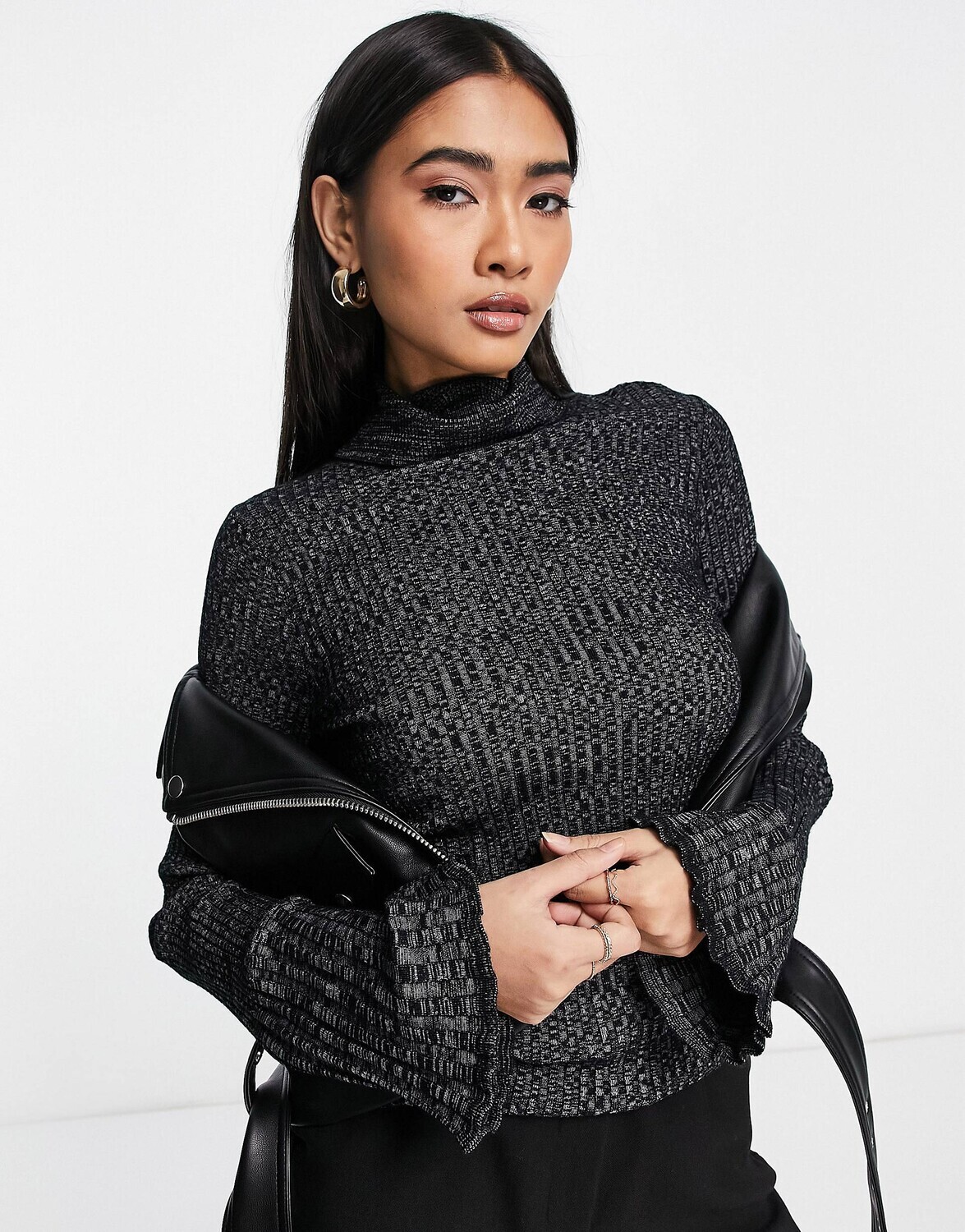 

Черно-белый джемпер с высоким воротником ASOS DESIGN, Черный
