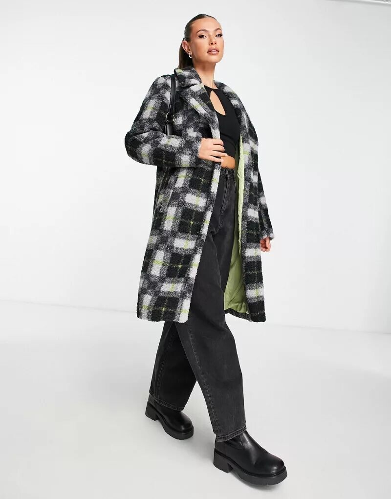 

Дубленка Oversized в черно-белую клетку Threadbare Bear
