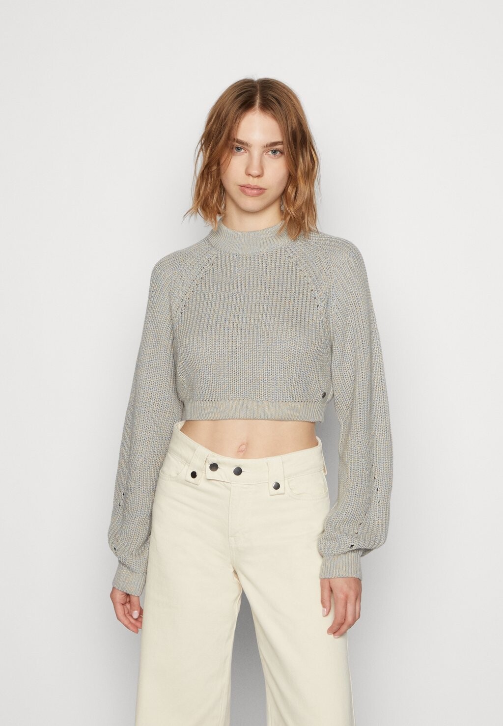 

Трикотаж Стич Noisy May NMFRANKIE HIGH NECK CROP, цвет ashley blue