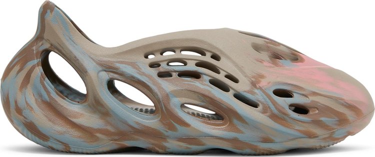 цена Кроссовки Adidas Yeezy Foam Runner 'MX Sand Grey', коричневый