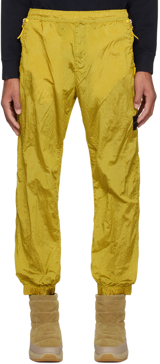 

Желтые мятые домашние брюки Stone Island