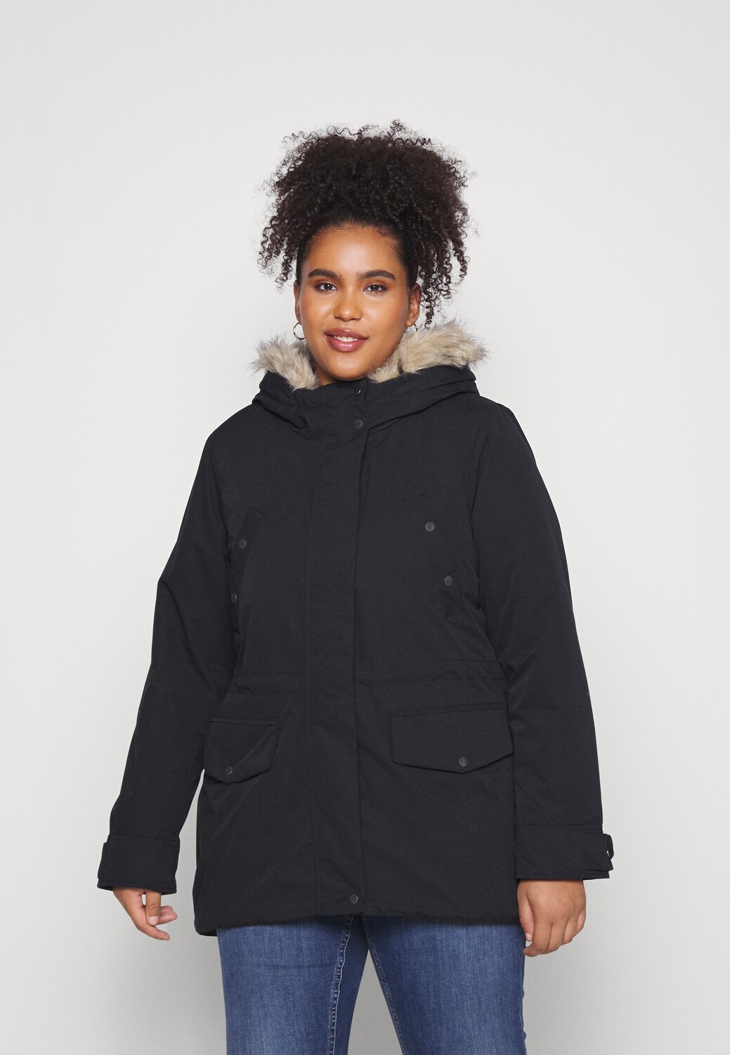 

Парка Vero Moda Curve, черный