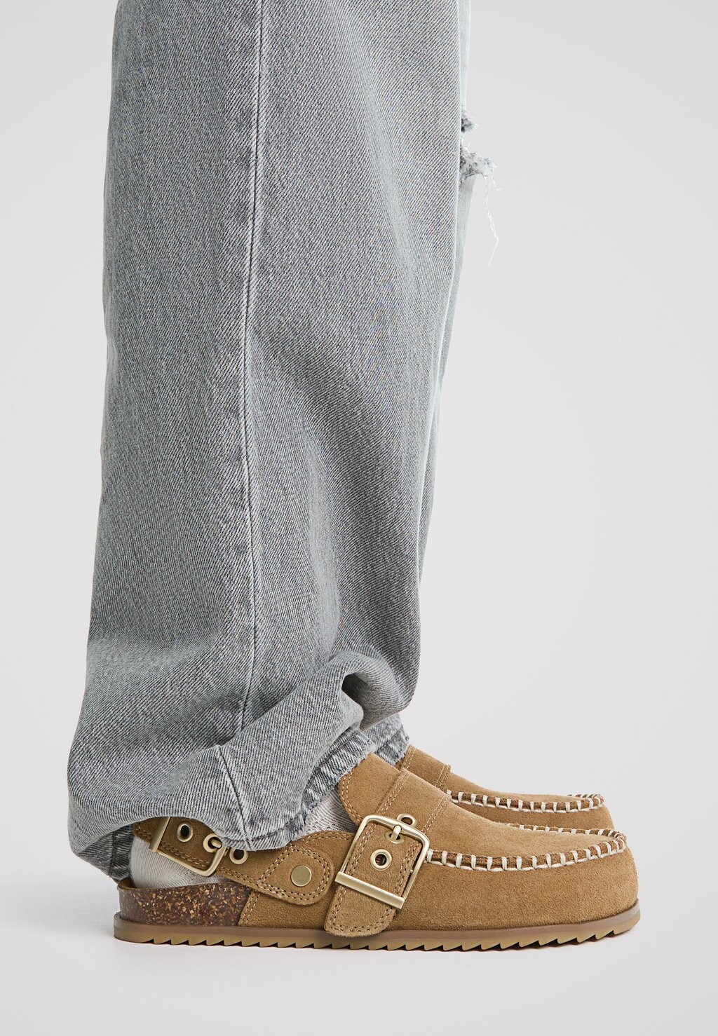 

Мюли WITH BUCKLE Stradivarius, бежевый