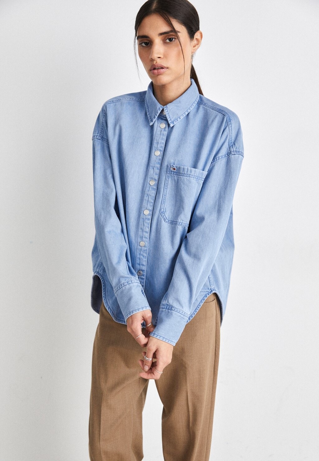 

Рубашка Tommy Jeans ВЕРХНЯЯ РУБАШКА, цвет denim medium
