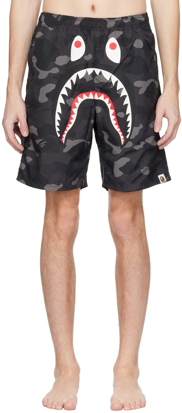 

Черные пляжные шорты с камуфляжной акулой BAPE