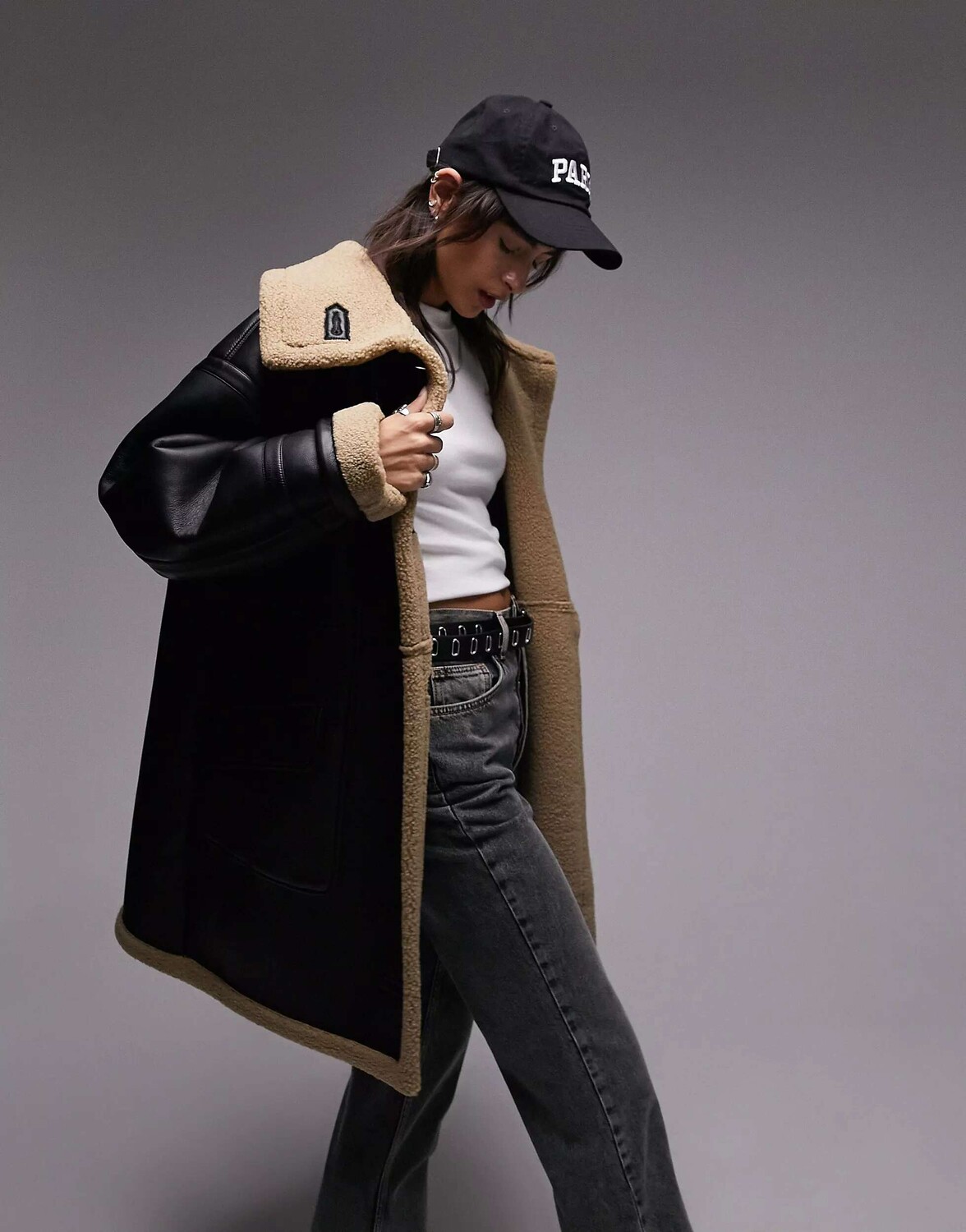 

Черное длинное пальто из искусственной кожи с подкладкой из борговой шерсти Topshop, Черный