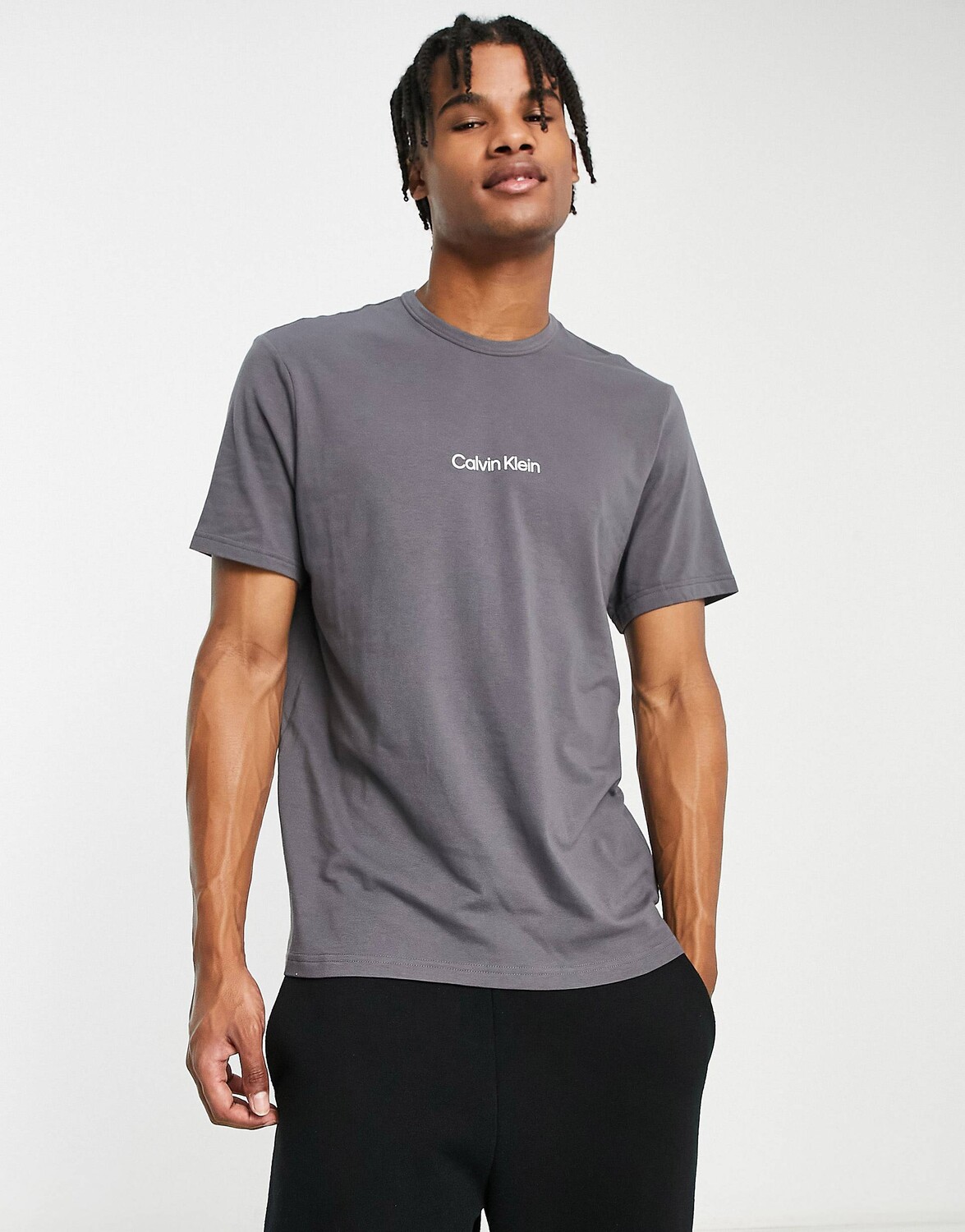 

Темно-серая футболка для отдыха Calvin Klein с логотипом на груди
