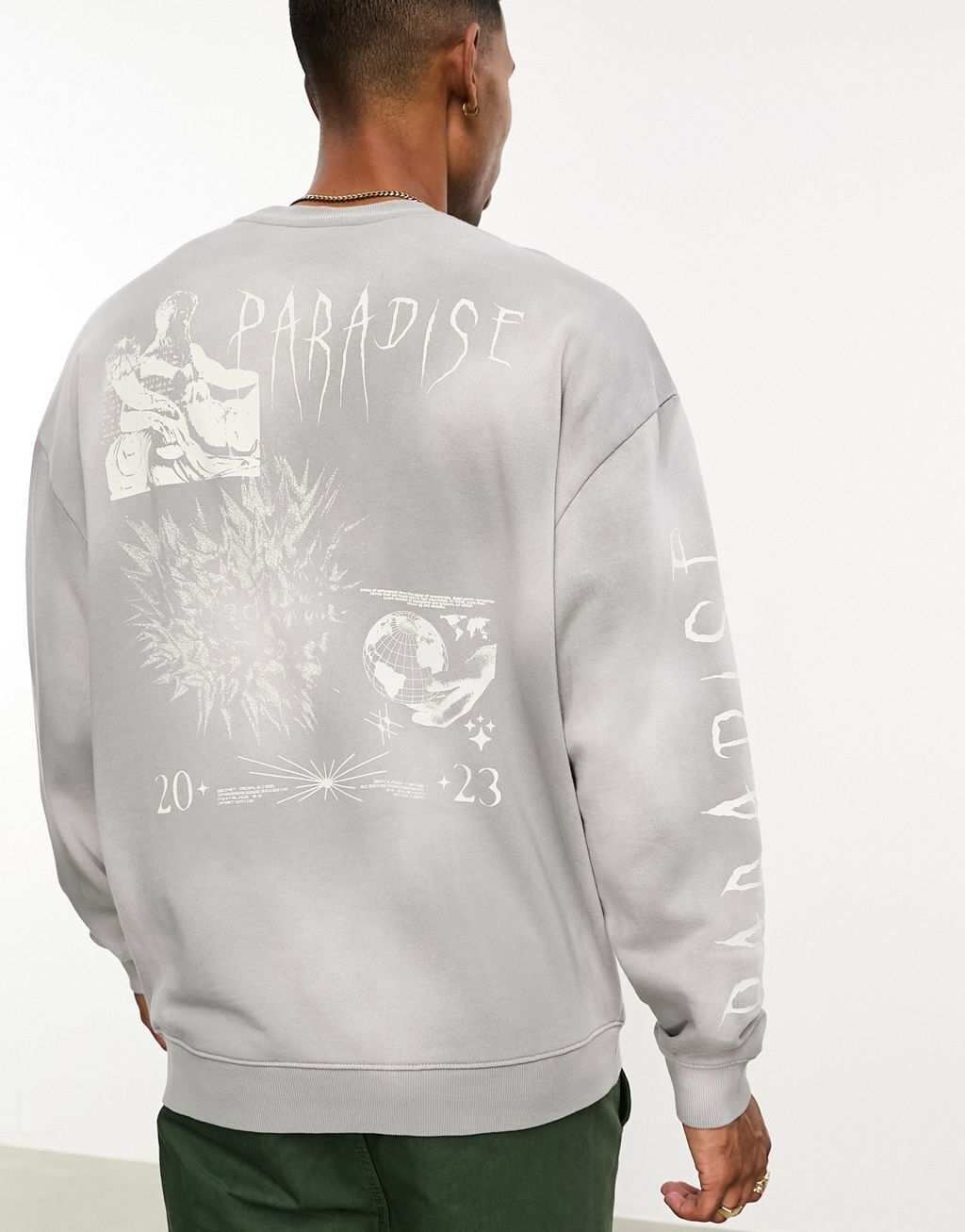 

Серый свитшот оверсайз с фотографическим принтом на спине и рукавах ASOS DESIGN