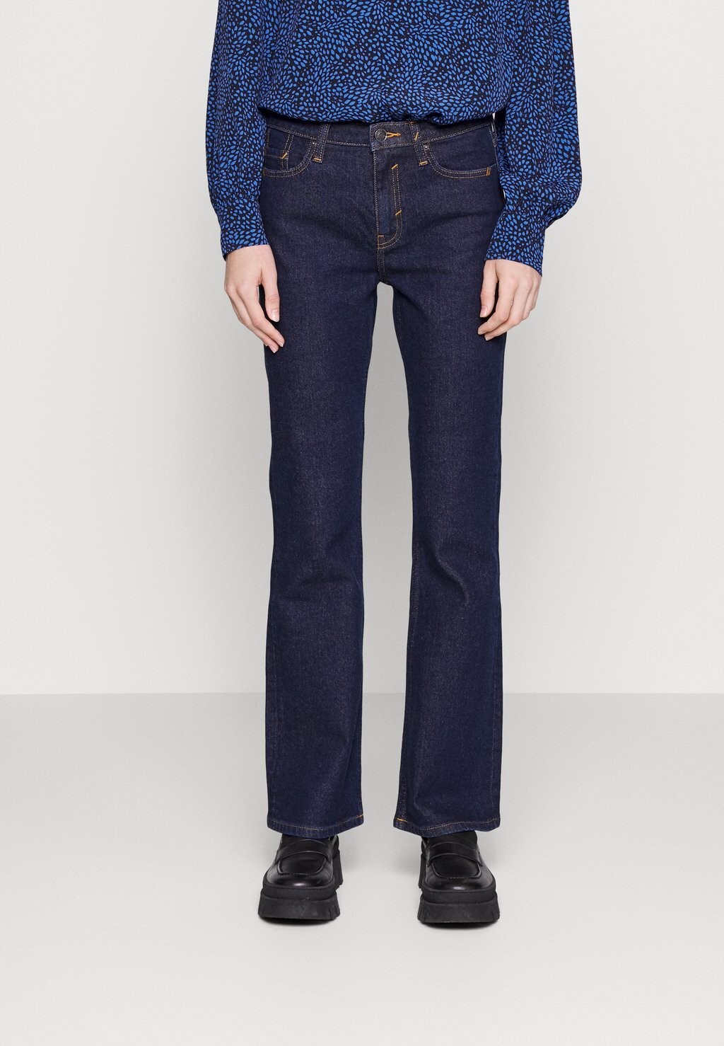 

Джинсы Bootcut Esprit