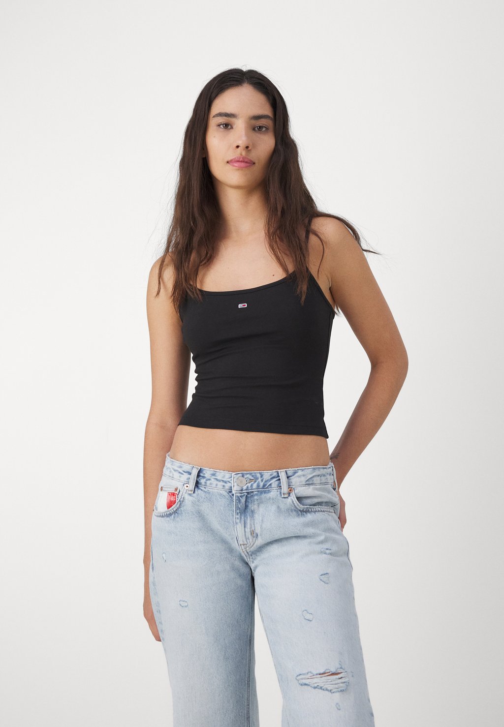 Топ Essential Strap Top Tommy Jeans, черный топ badge strap tommy jeans черный