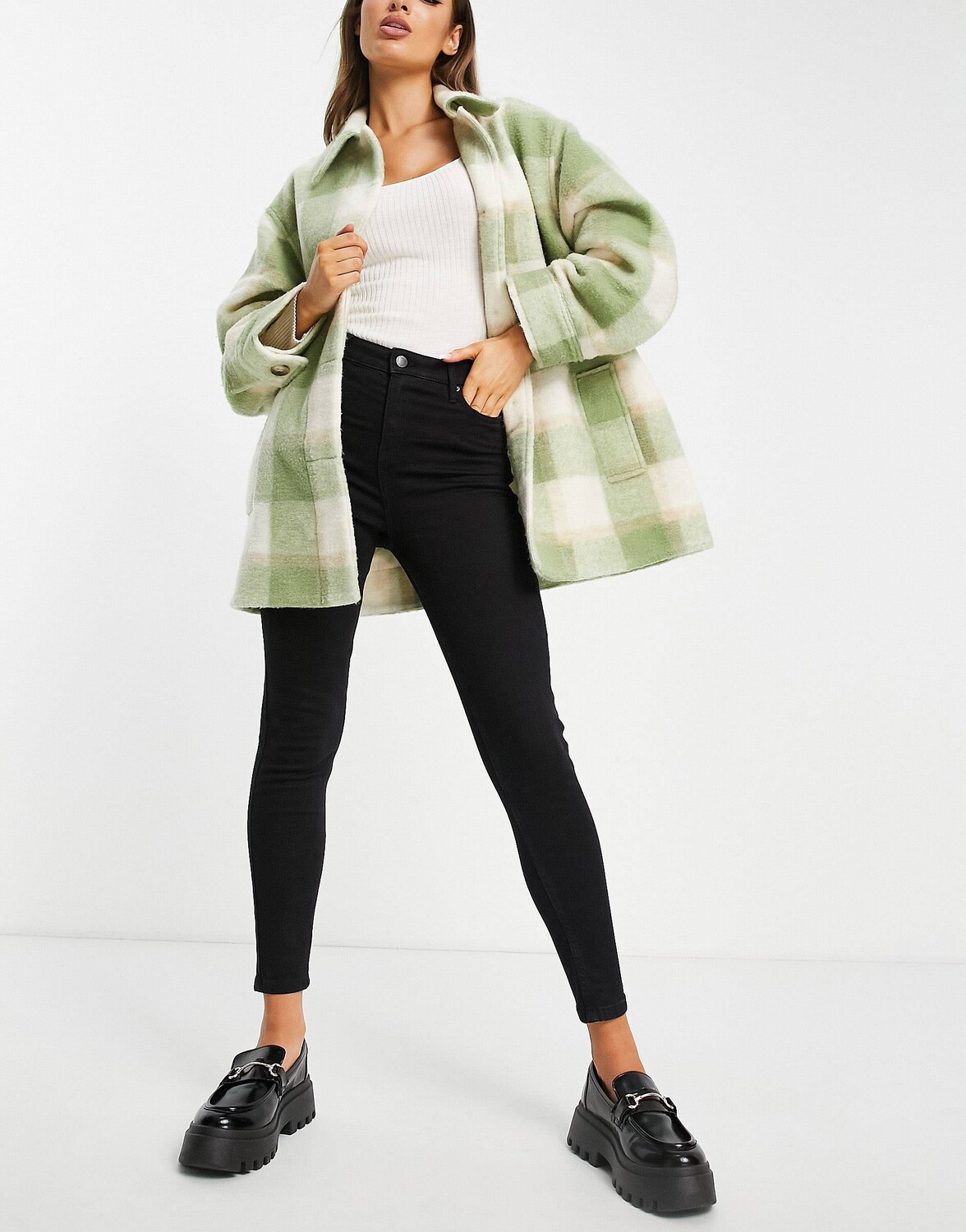

Черные зауженные джинсы с завышенной талией до щиколотки Miss Selfridge Emily