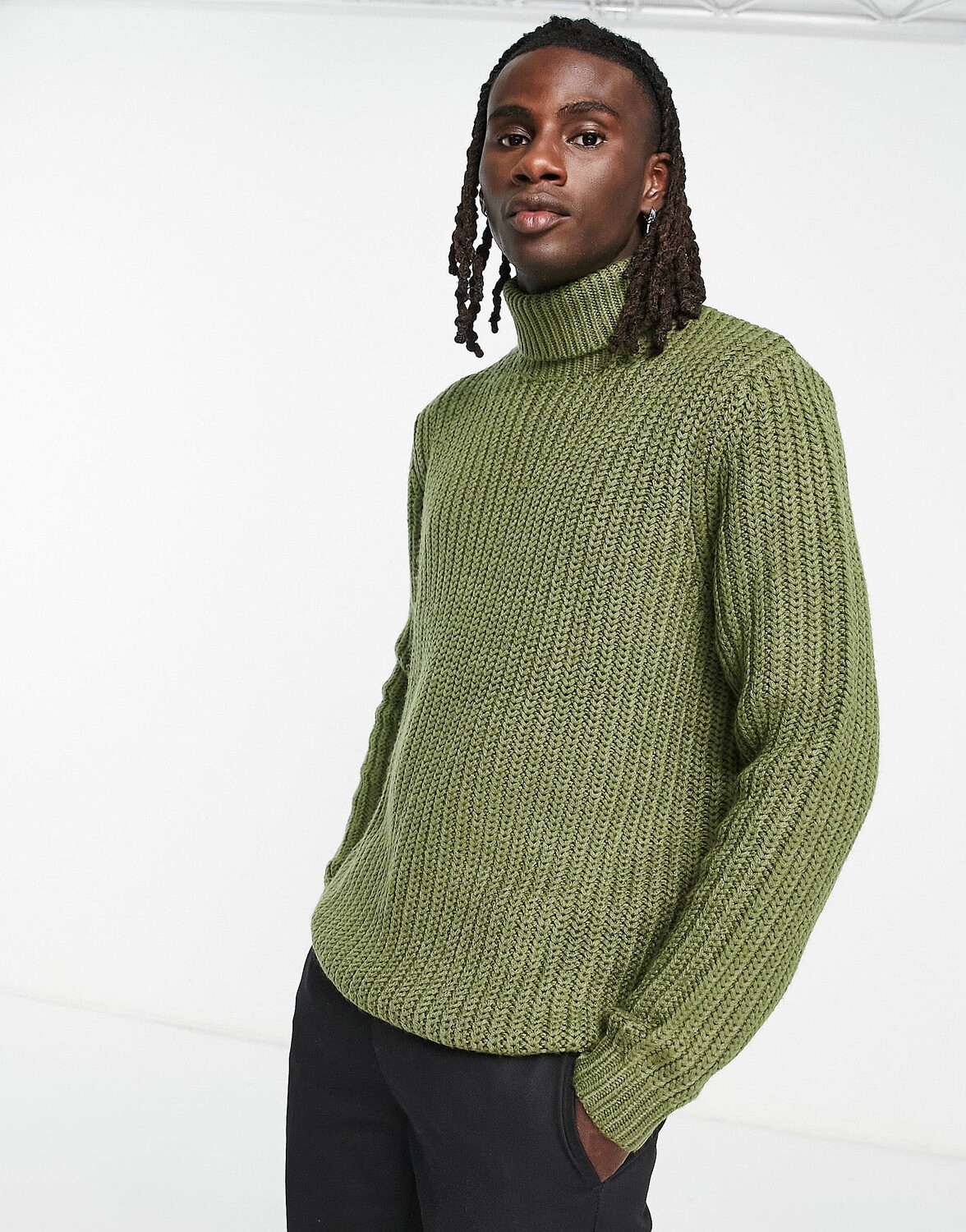

Джемпер цвета хаки в рубчик с высоким воротником в рубчик ASOS DESIGN