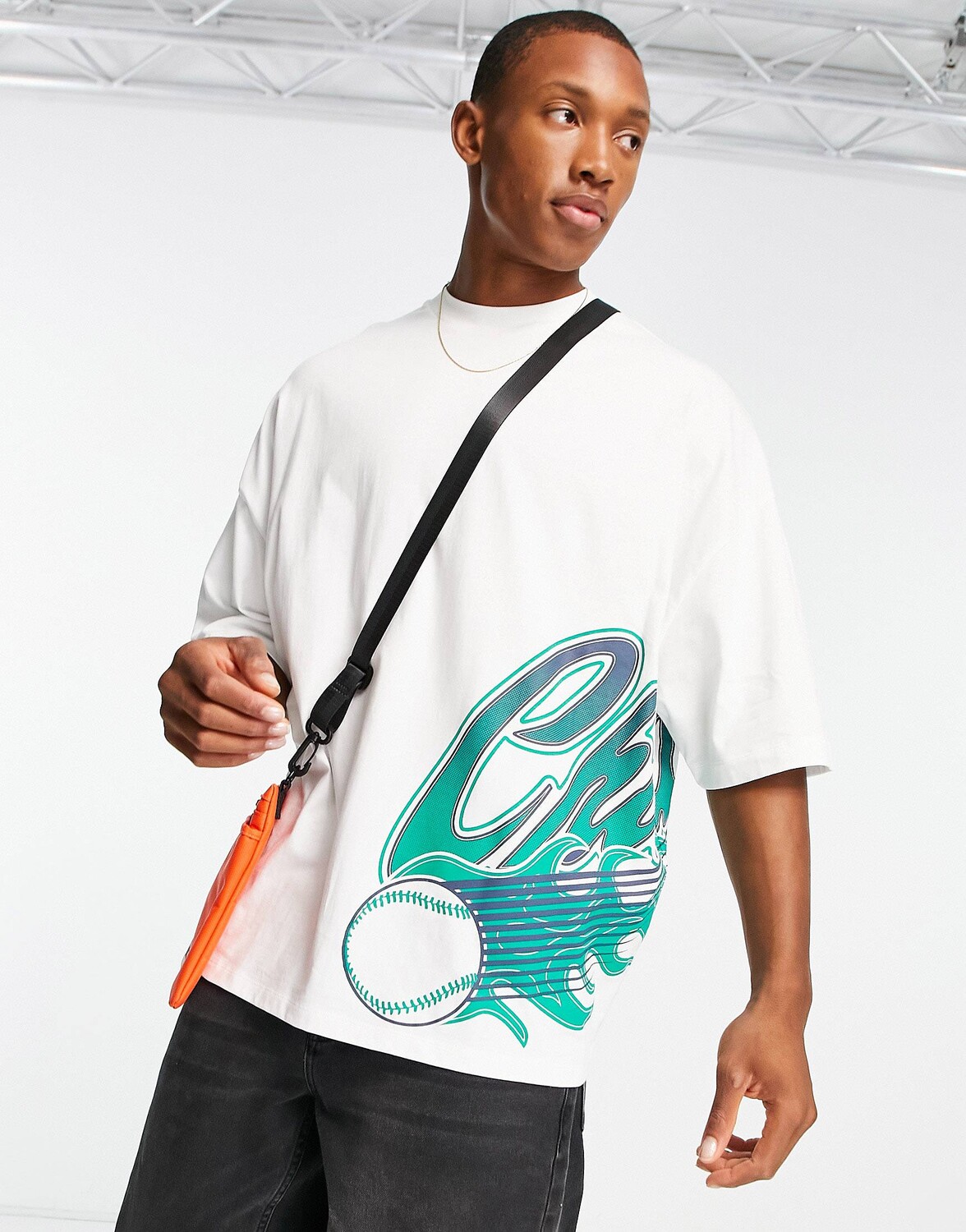 

Футболка оверсайз ASOS DESIGN Chiсago, белый