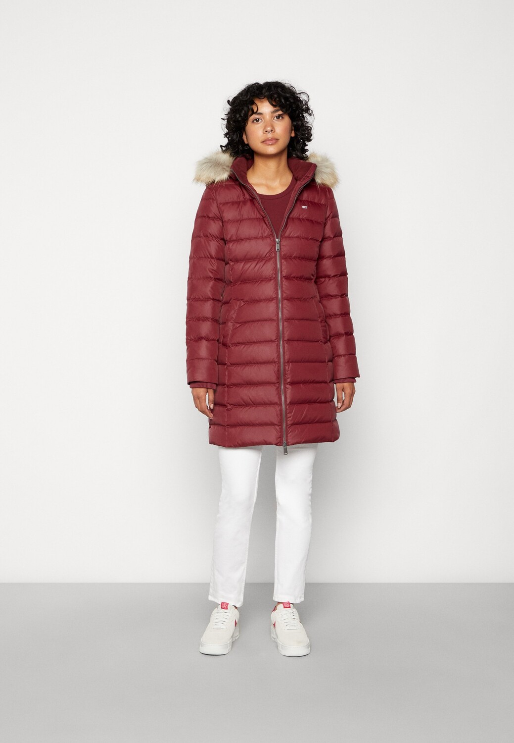 

Пуховик Tommy Jeans, красный