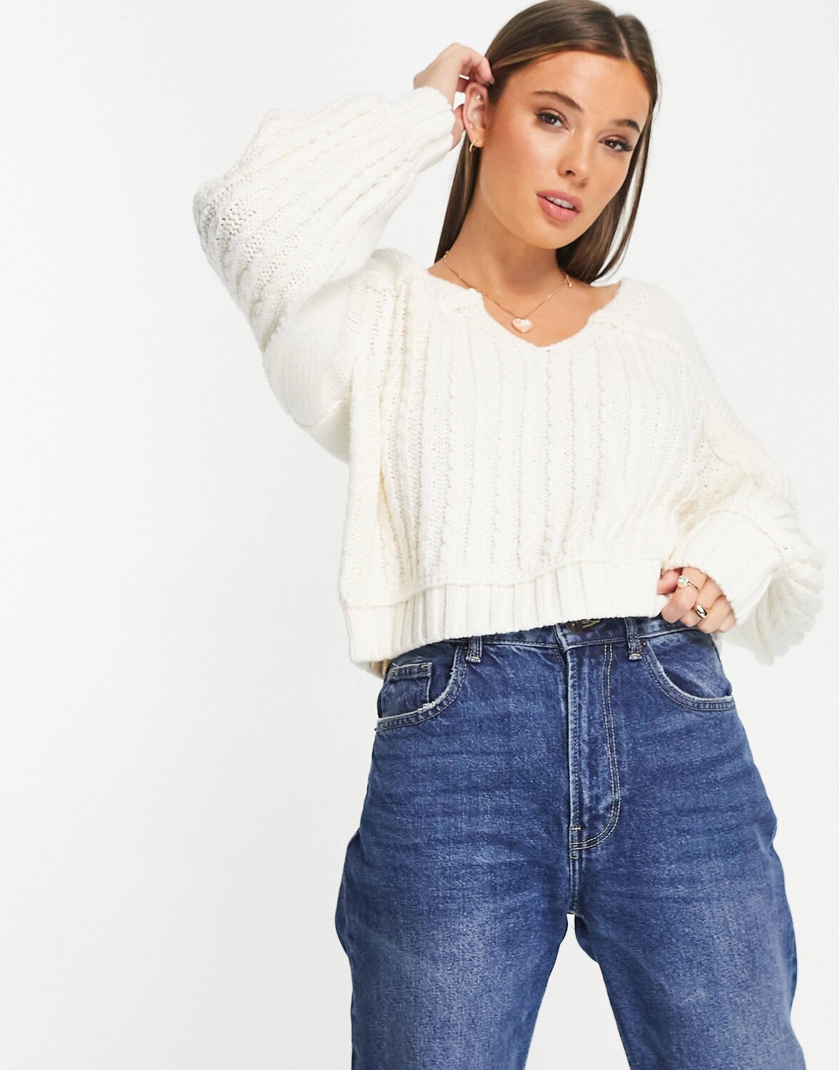 

Кремовый джемпер с v-образным вырезом и v-образным вырезом ASOS DESIGN