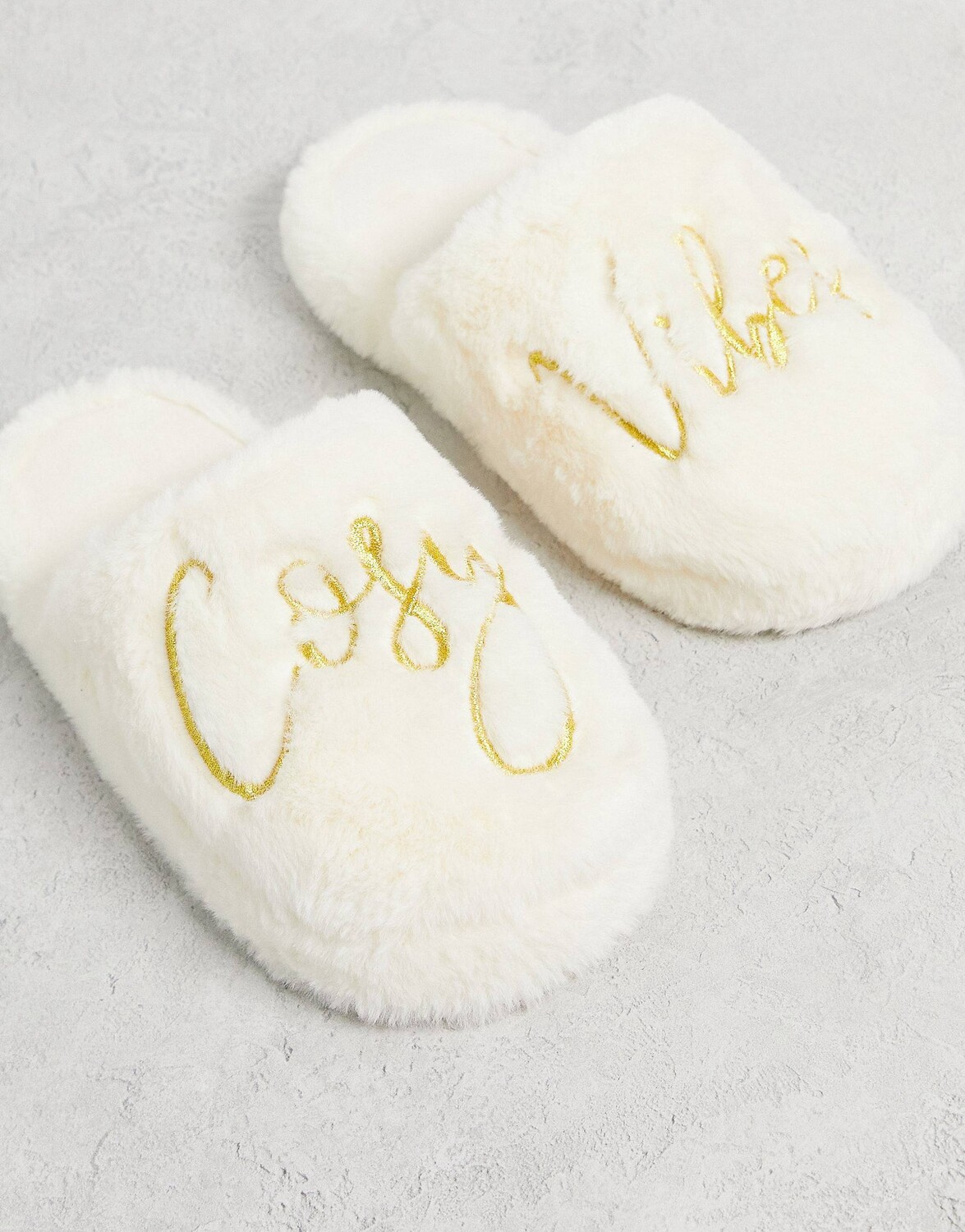 

Кремовые тапочки с закрытым носком 'Cozy Vibes' ASOS DESIGN Zina