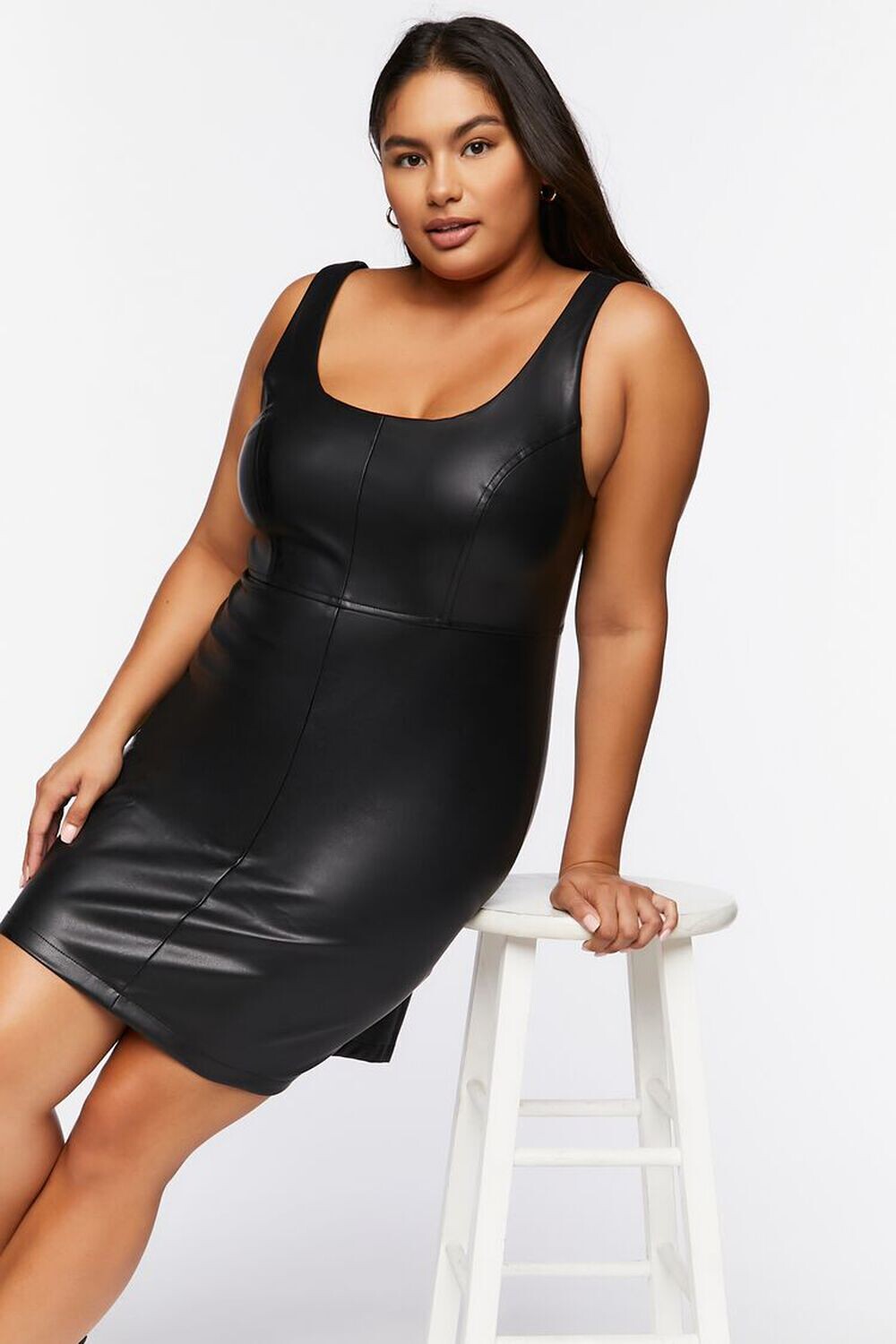 

Мини-платье из искусственной кожи больших размеров Forever 21, черный