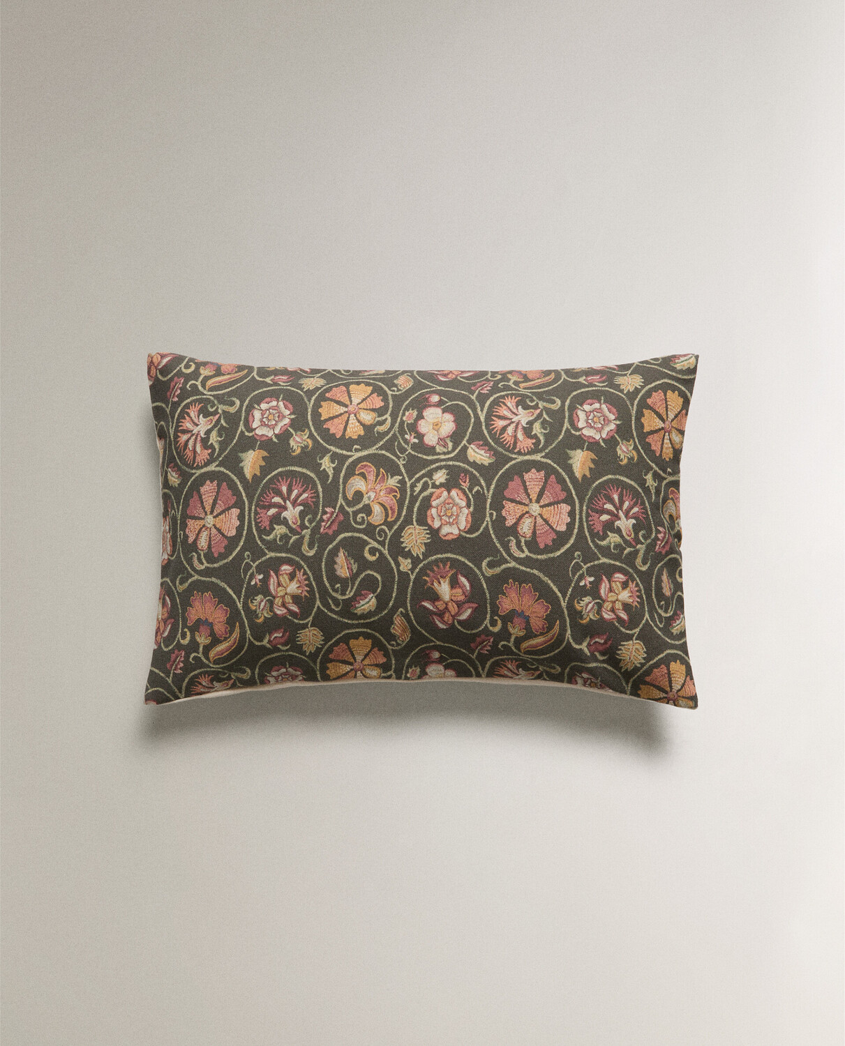 

Наволочка Zara Home With Floral Embroidery