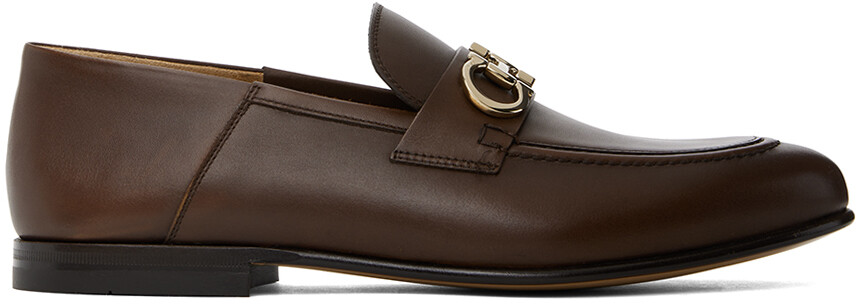 

Коричневые лоферы из фурнитуры Ferragamo