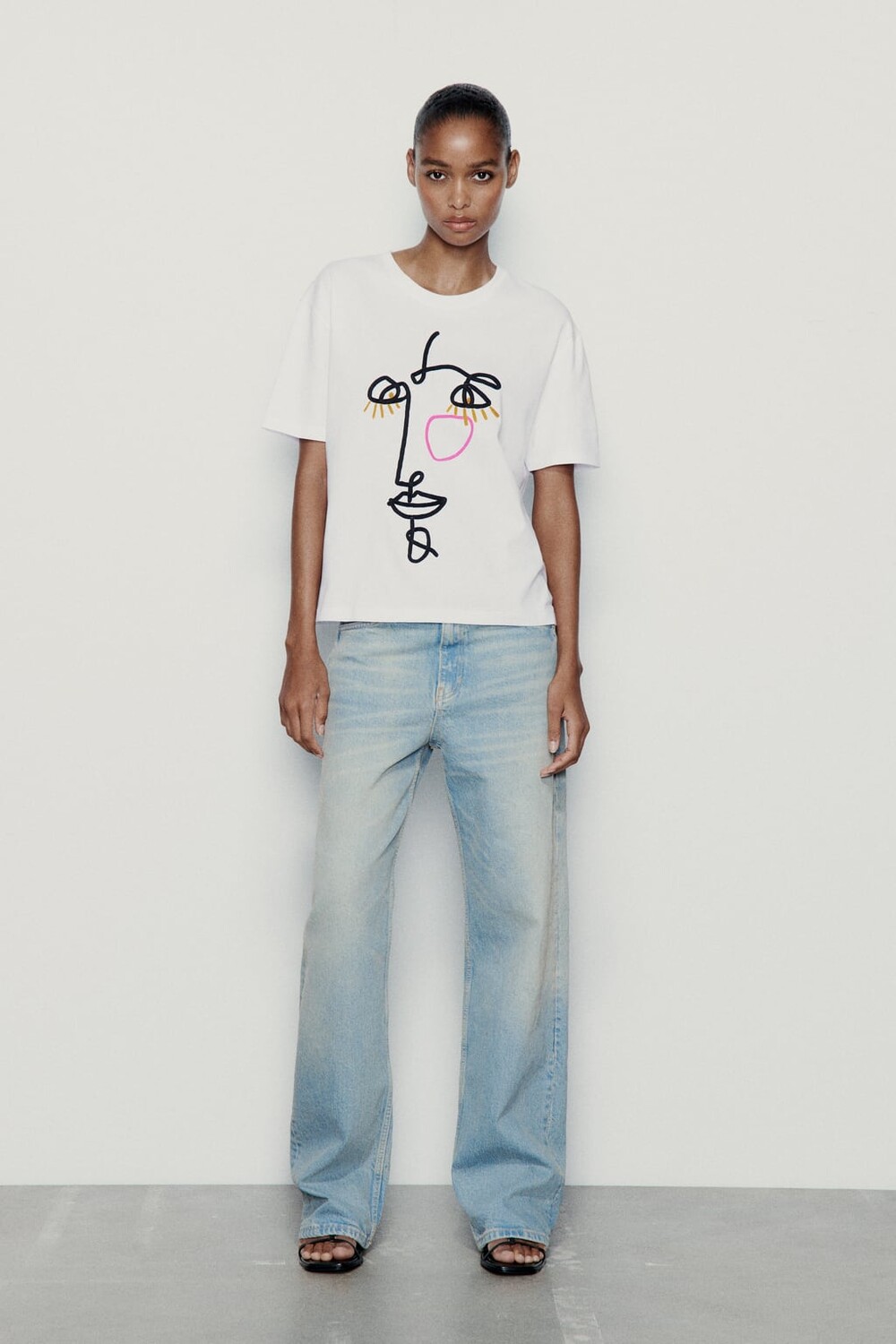 

Футболка с вышивкой ZARA, белый