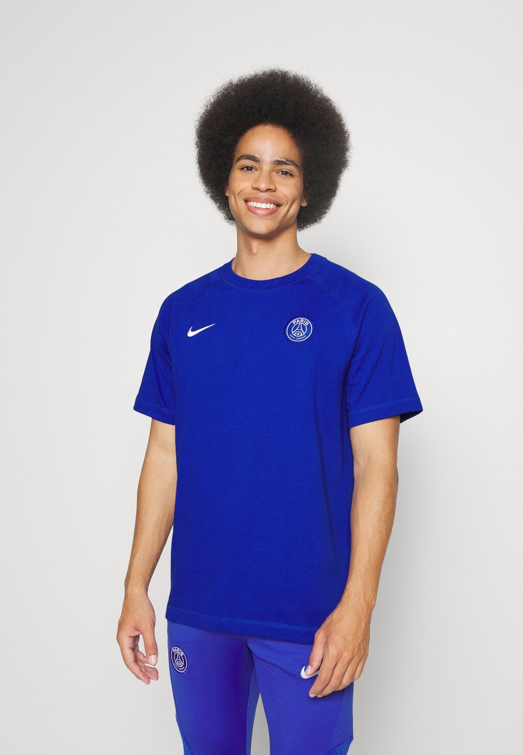 

Спортивная футболка Nike
