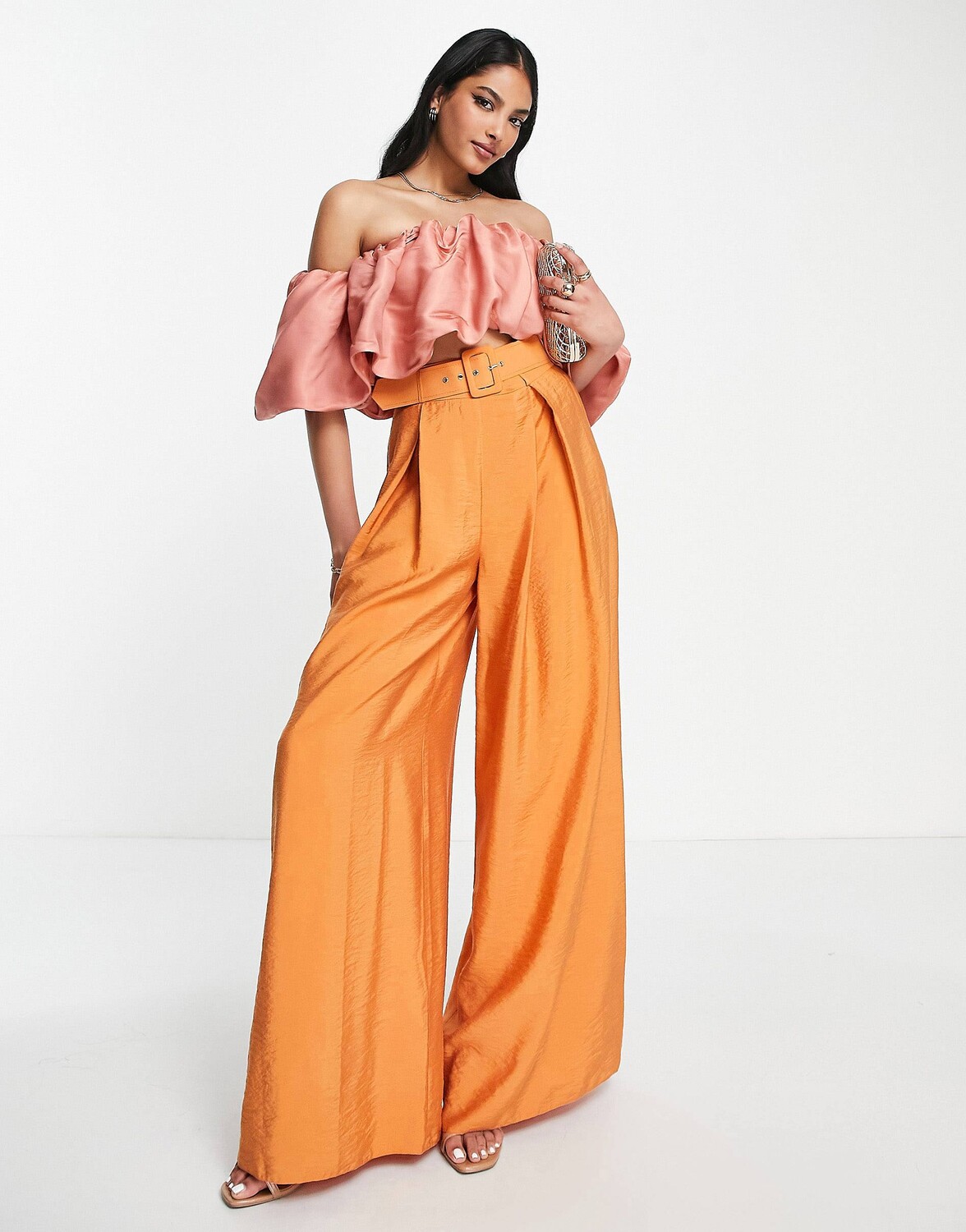 

Розовый топ с открытыми плечами и объемными рюшами ASOS DESIGN