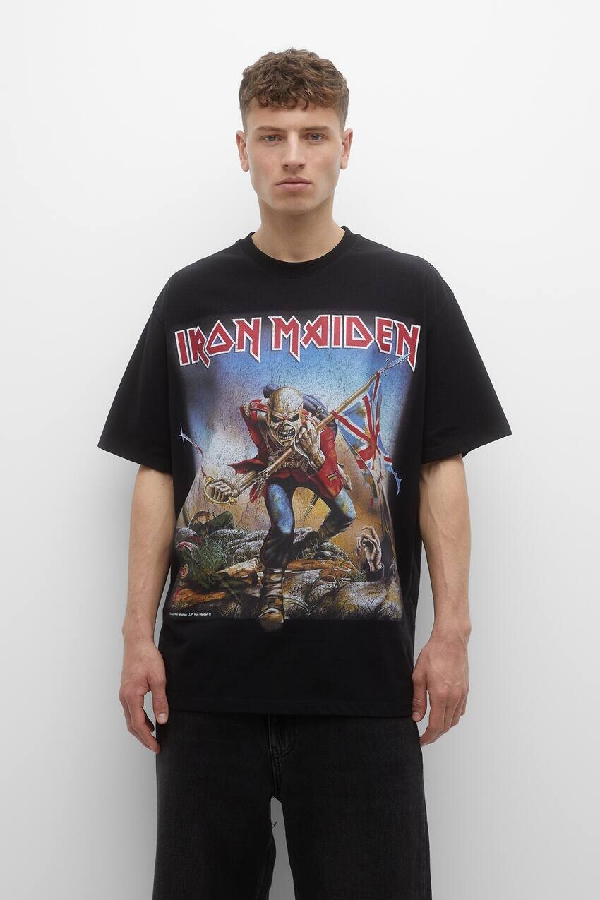 

Футболка Iron Maiden с короткими рукавами Pull&Bear, черный