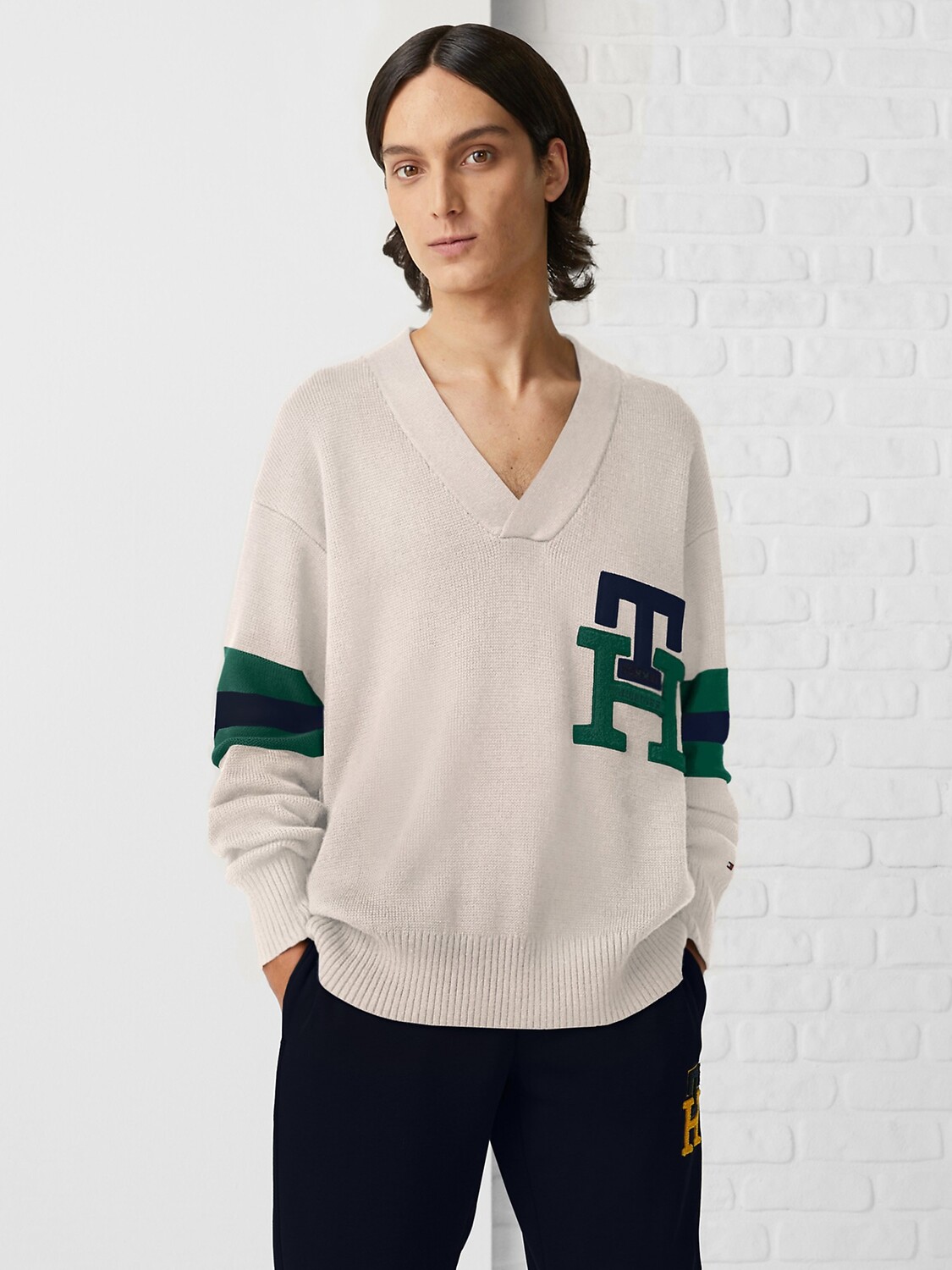 

Студенческий свитер th с монограммой Tommy Hilfiger, перо белое