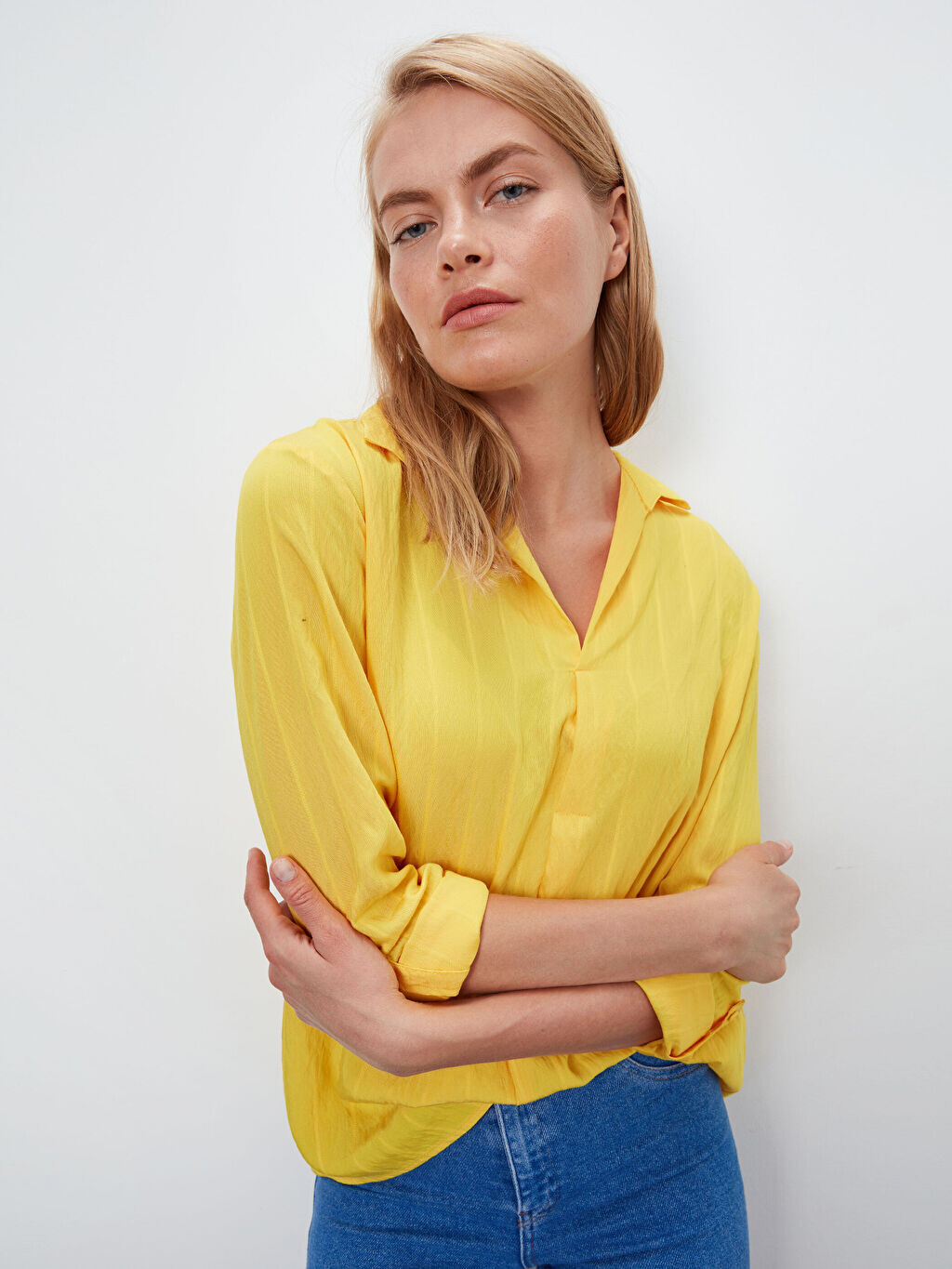 

Женская блуза с длинным рукавом из вискозы из фактурной ткани LCW Casual