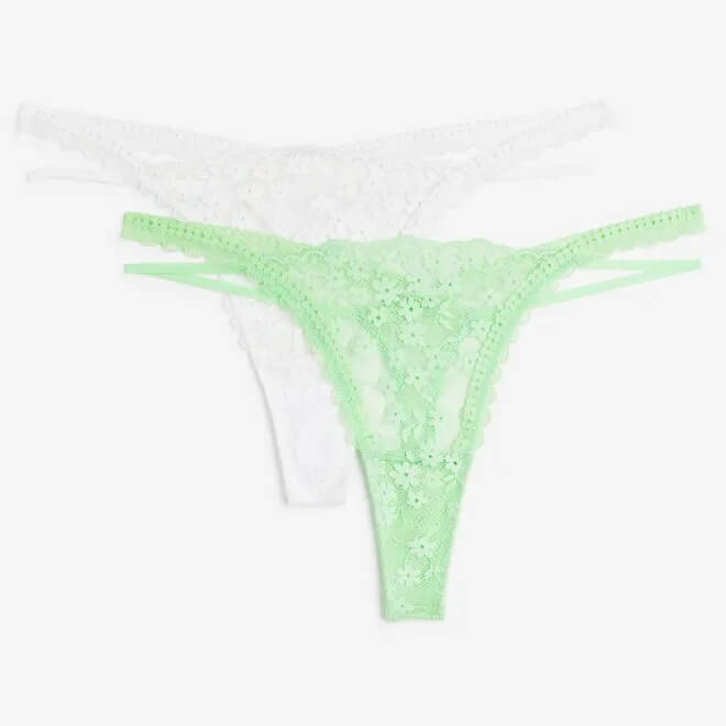 цена Комплект трусов H&M Lace Thong, 2 предмета, белый/светло-зеленый