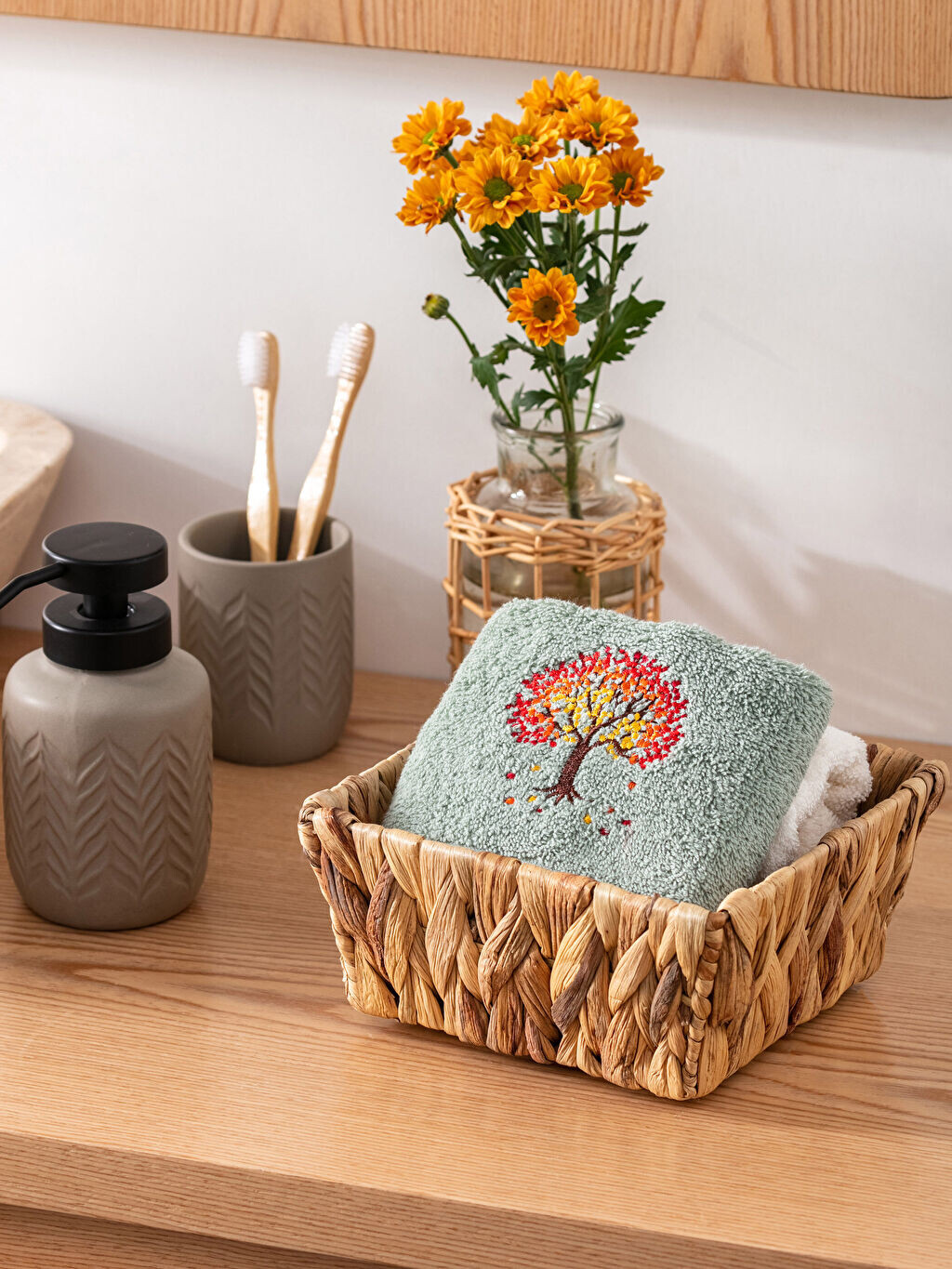 

Вышитое полотенце для рук 30x50 см LCW Home