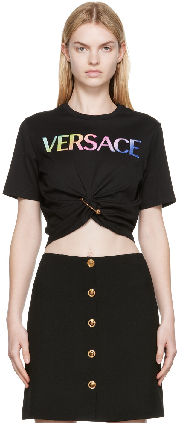

Черная футболка с английской булавкой Versace