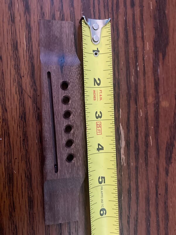 

Акустический гитарный бридж Martin Rosewood 2020-х годов Acoustic guitar bridge