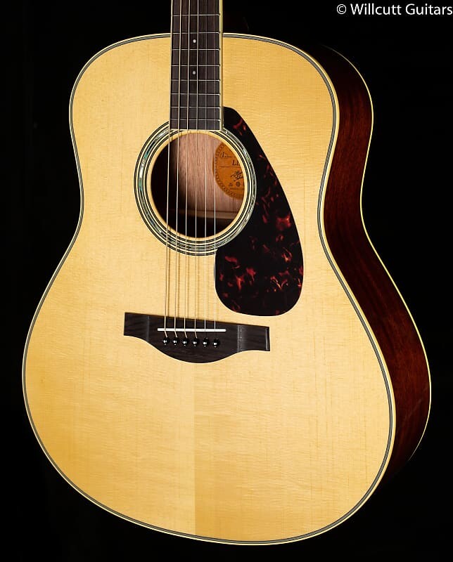 

Акустическая гитара Yamaha LL6M из красного дерева (643)