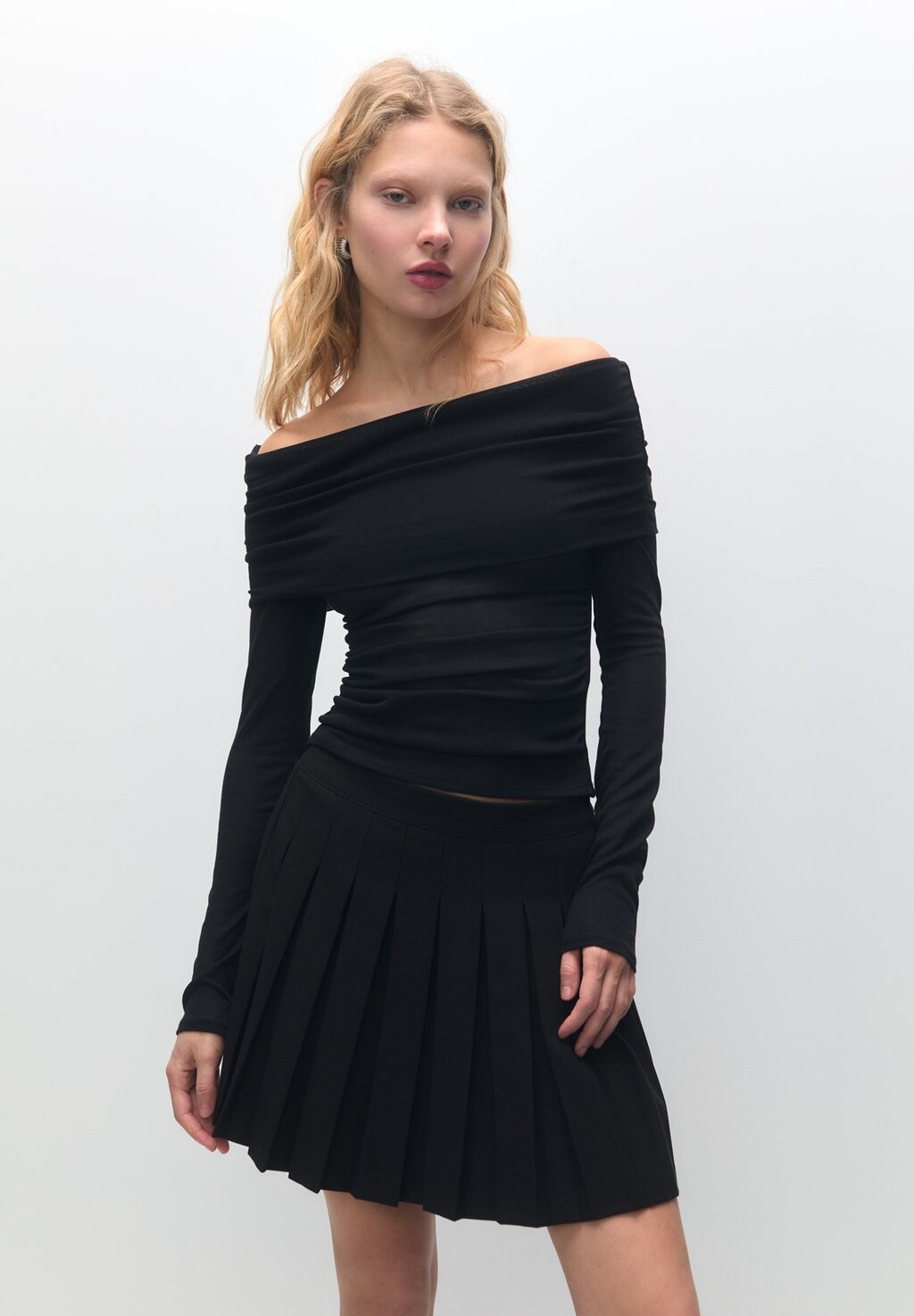 

Топ с длинными рукавами OFF THE SHOULDER PULL&BEAR, цвет black