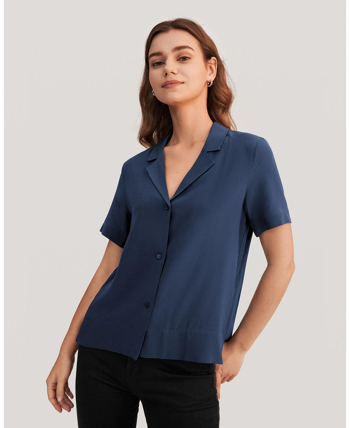 цена Женская шелковая рубашка с v-образным вырезом и короткими рукавами LILYSILK, темно-синий