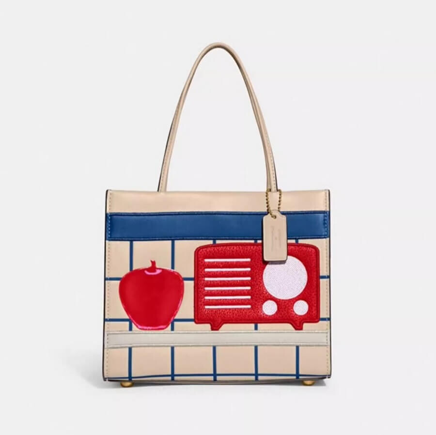 

Сумка Coach Outlet Cashin Carry Tote, светло-бежевый/синий/красный