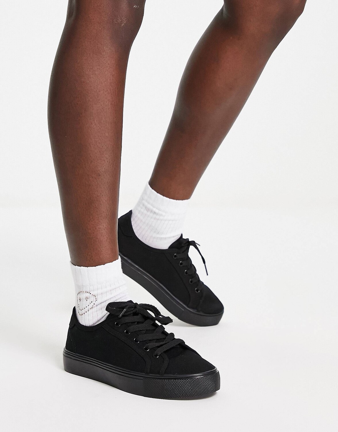 Заказать Черные рваные кроссовки на шнуровке ASOS DESIGN Dizzy – цены, описание и характеристики в «CDEK.Shopping»