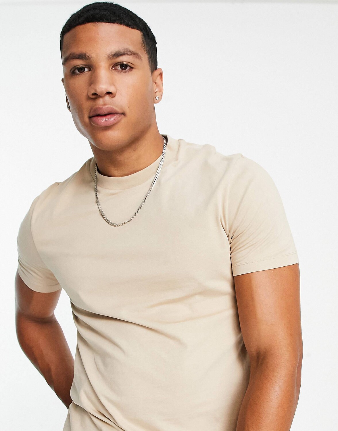 

Бежевая футболка с круглым вырезом ASOS DESIGN