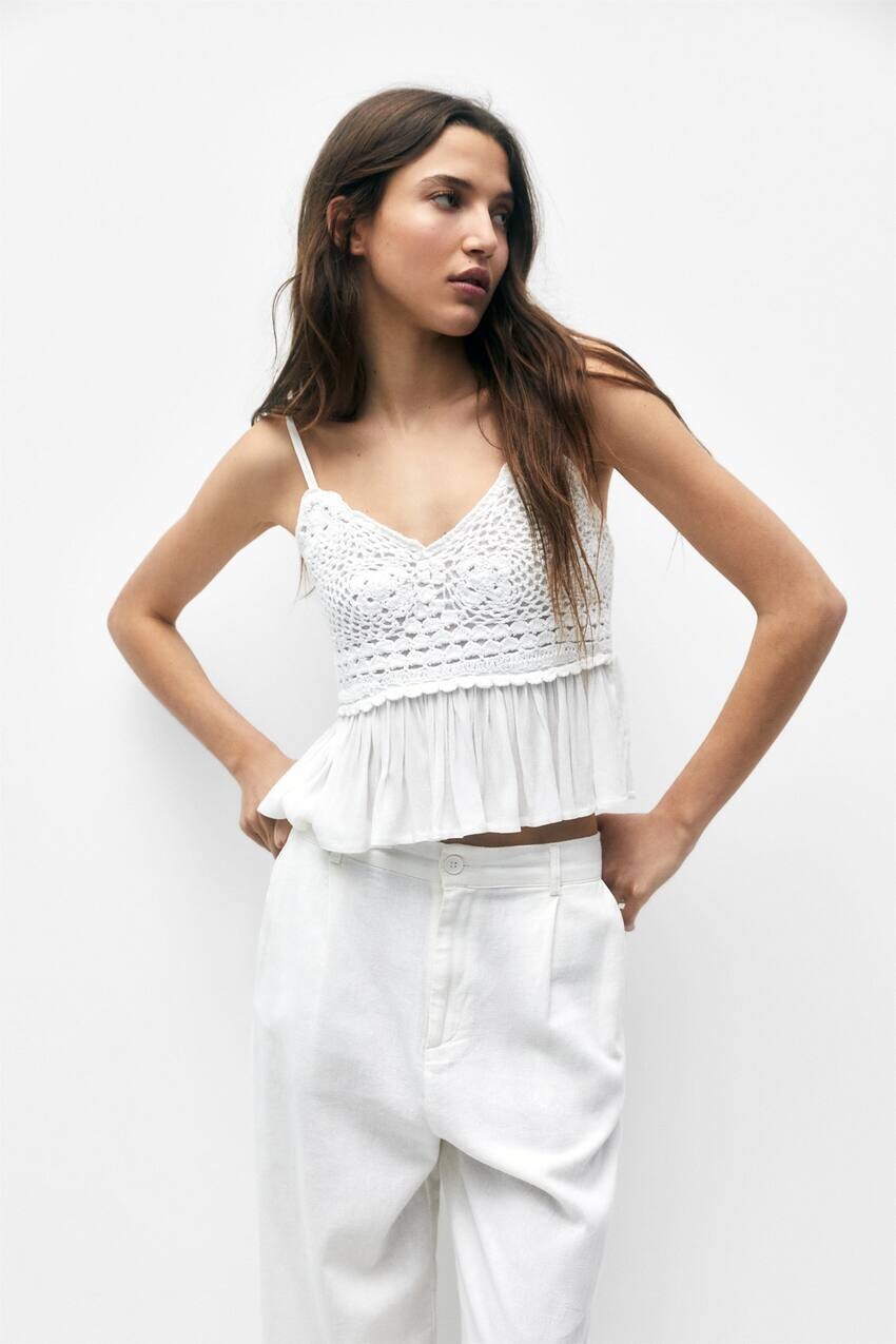 

Белый укороченный топ крючком Pull&Bear, белый