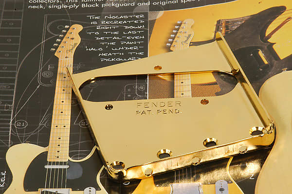 цена Пластина для телескопического бриджа Fender '52, FENDER PAT.PEND., золото, 0053683000 Fender Gold Telecaster Vintage Bridge Plate 005-3683-000