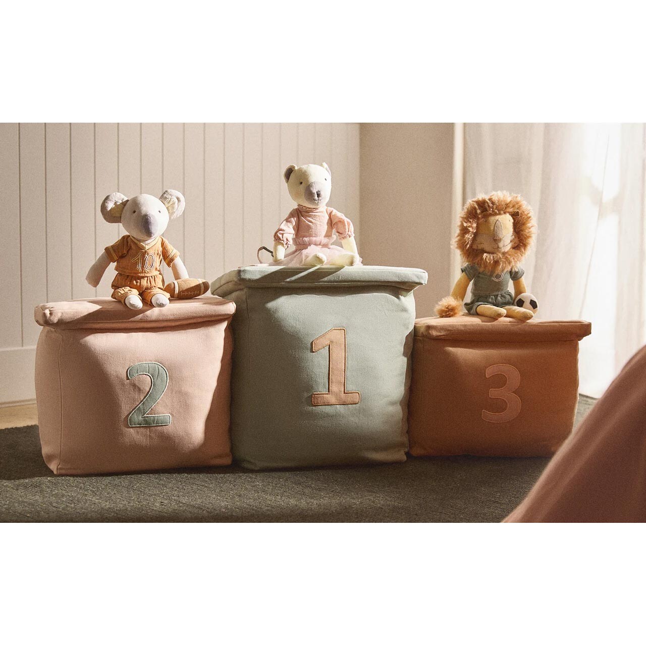 

Набор мягких пуфов Zara Home из 3 штук, мультиколор